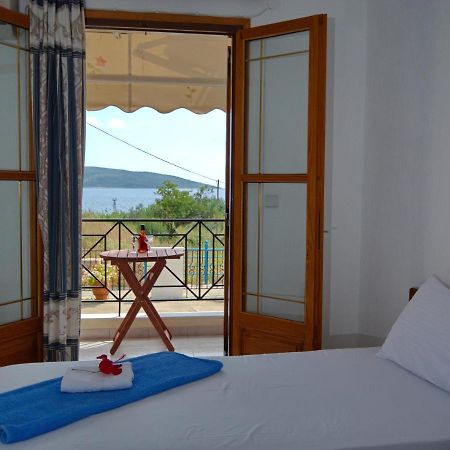 Nikis Rooms Kalamakia Esterno foto