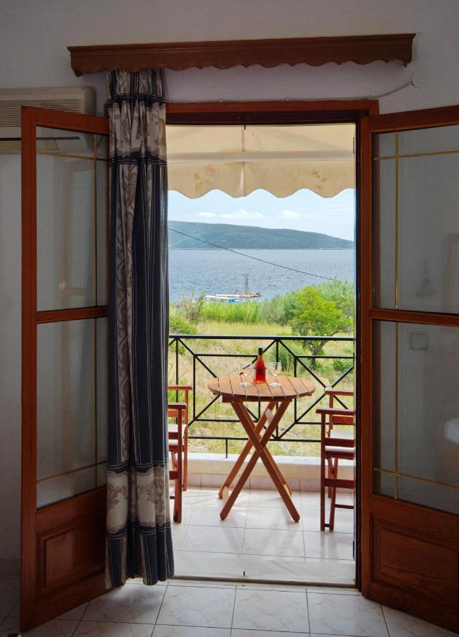 Nikis Rooms Kalamakia Esterno foto
