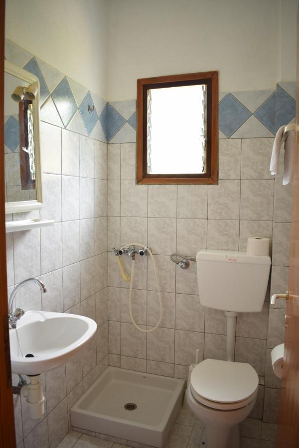 Nikis Rooms Kalamakia Esterno foto