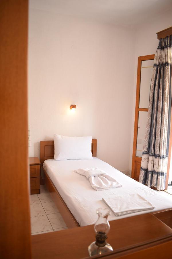 Nikis Rooms Kalamakia Esterno foto