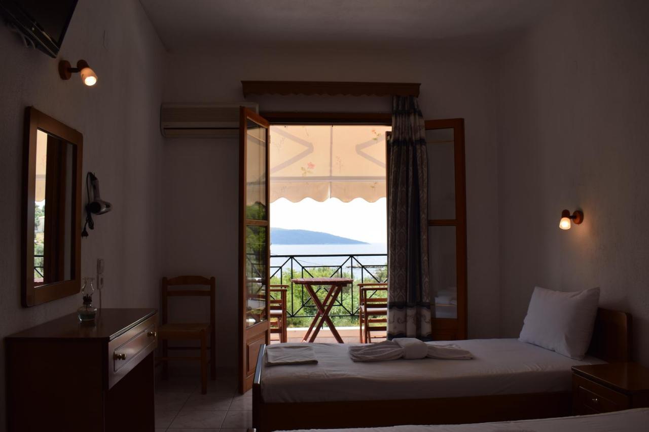 Nikis Rooms Kalamakia Esterno foto