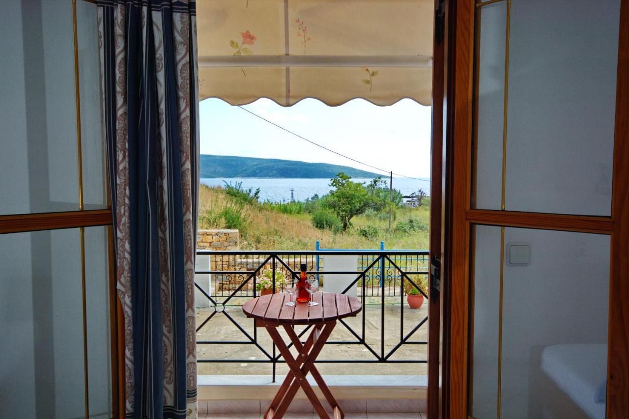 Nikis Rooms Kalamakia Esterno foto