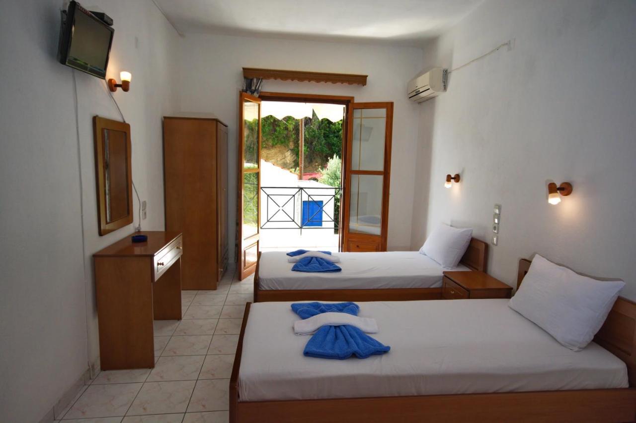 Nikis Rooms Kalamakia Esterno foto
