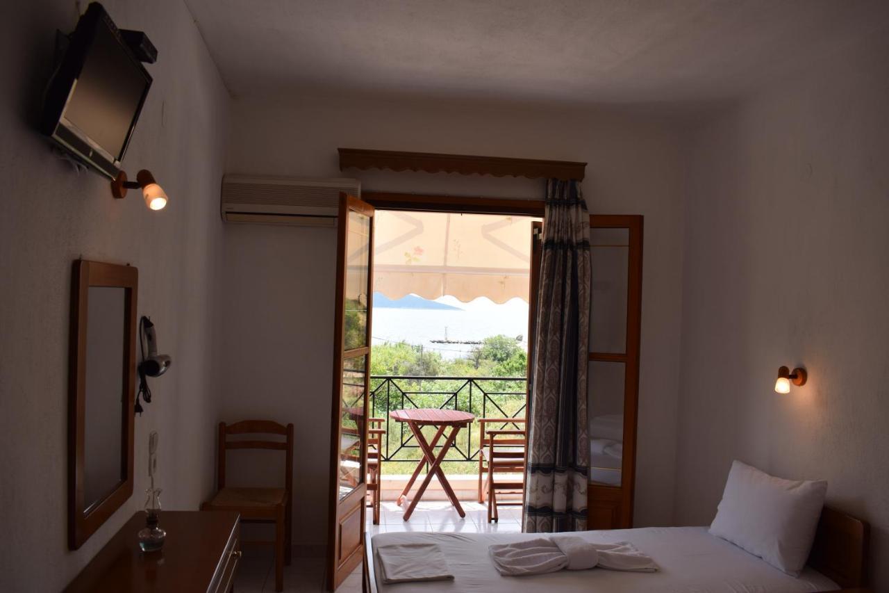 Nikis Rooms Kalamakia Esterno foto
